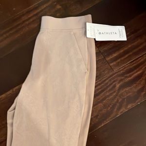 Athleta pull on “Brooklyn” ankle pant in muted blush textured fabric size 6
